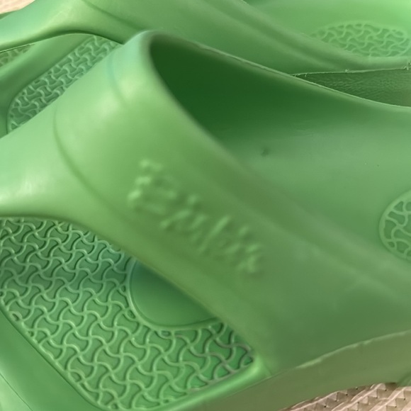 BIRKENSTOCK Birkis Lime Green Flip-Flop Thongs - Size 36 - Picture 5 of 7